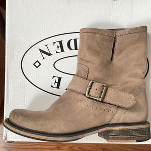 Steve Madden Flankk Grey Leather boots